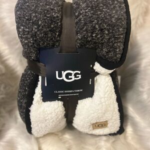UGG Classic Sherpa Throw Grey and White
